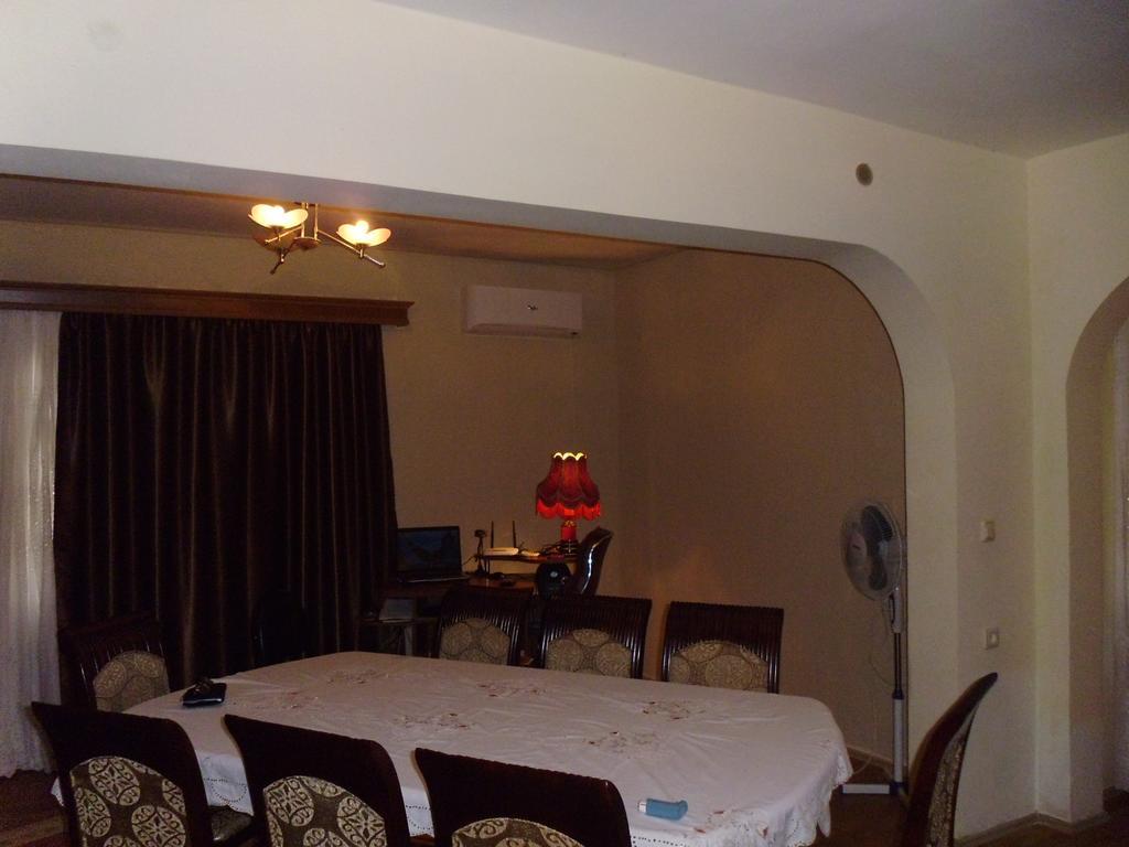 Hotel Private House In Batoumi Chambre photo
