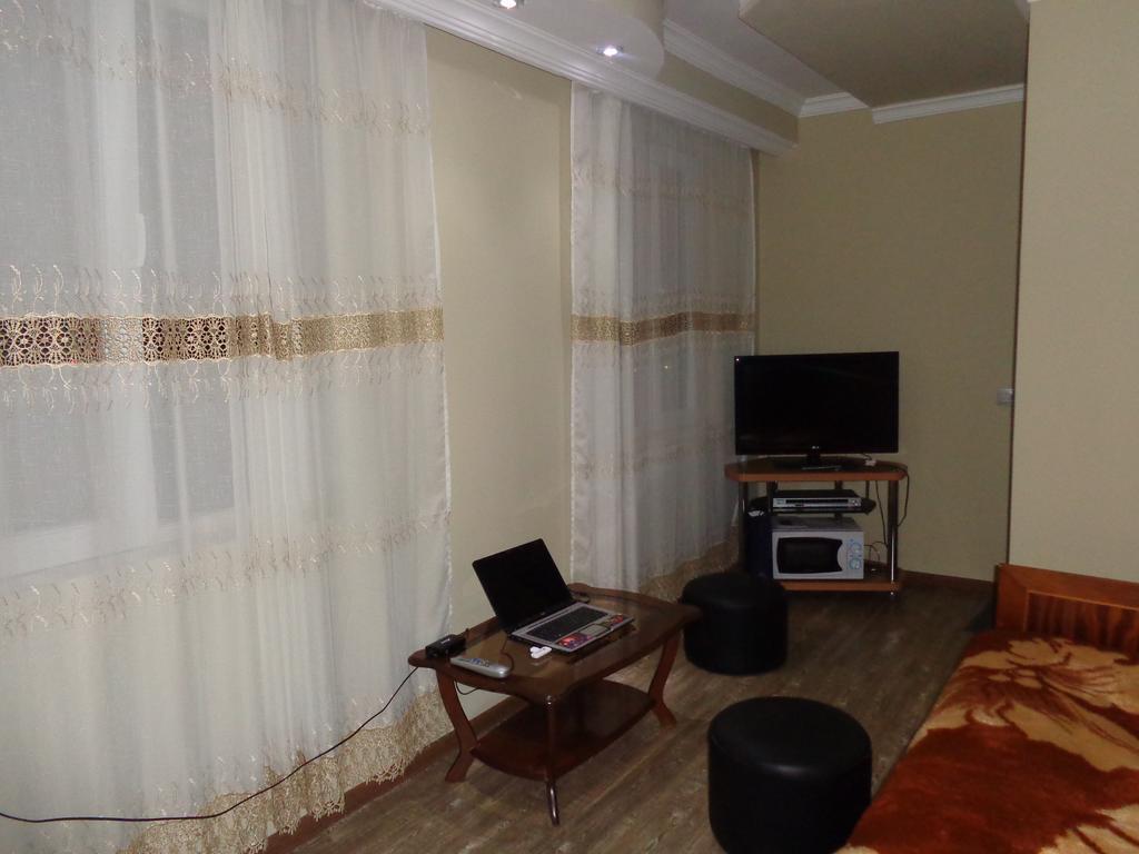 Hotel Private House In Batoumi Chambre photo